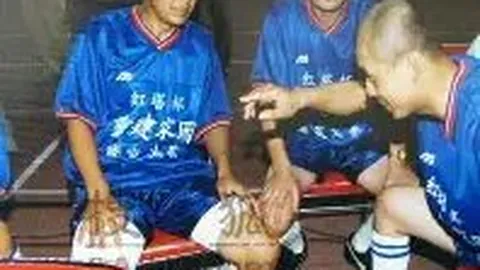 《前队友回归在即？队报曝布纳-萨尔秘密试训梅斯，签约传闻再起波澜》